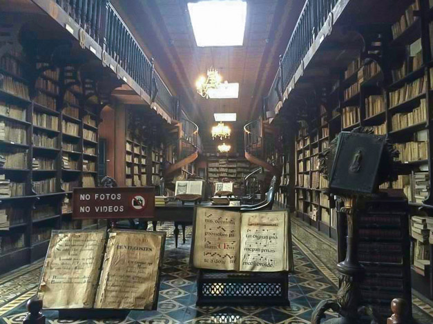 Iglesia de San Francisco - Library